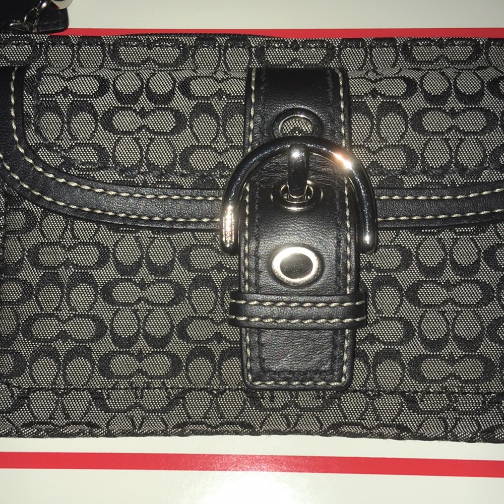 Coach wristlet - Picture 5 of 5